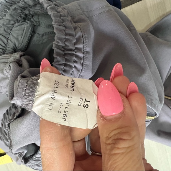 Jaanuuu small tall gray scrub pants - Picture 2 of 10
